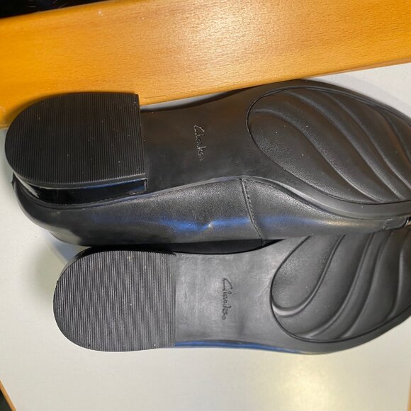 Clarks - Size 8M - Juliet Monte slip on, black caps - Picture 9 of 11